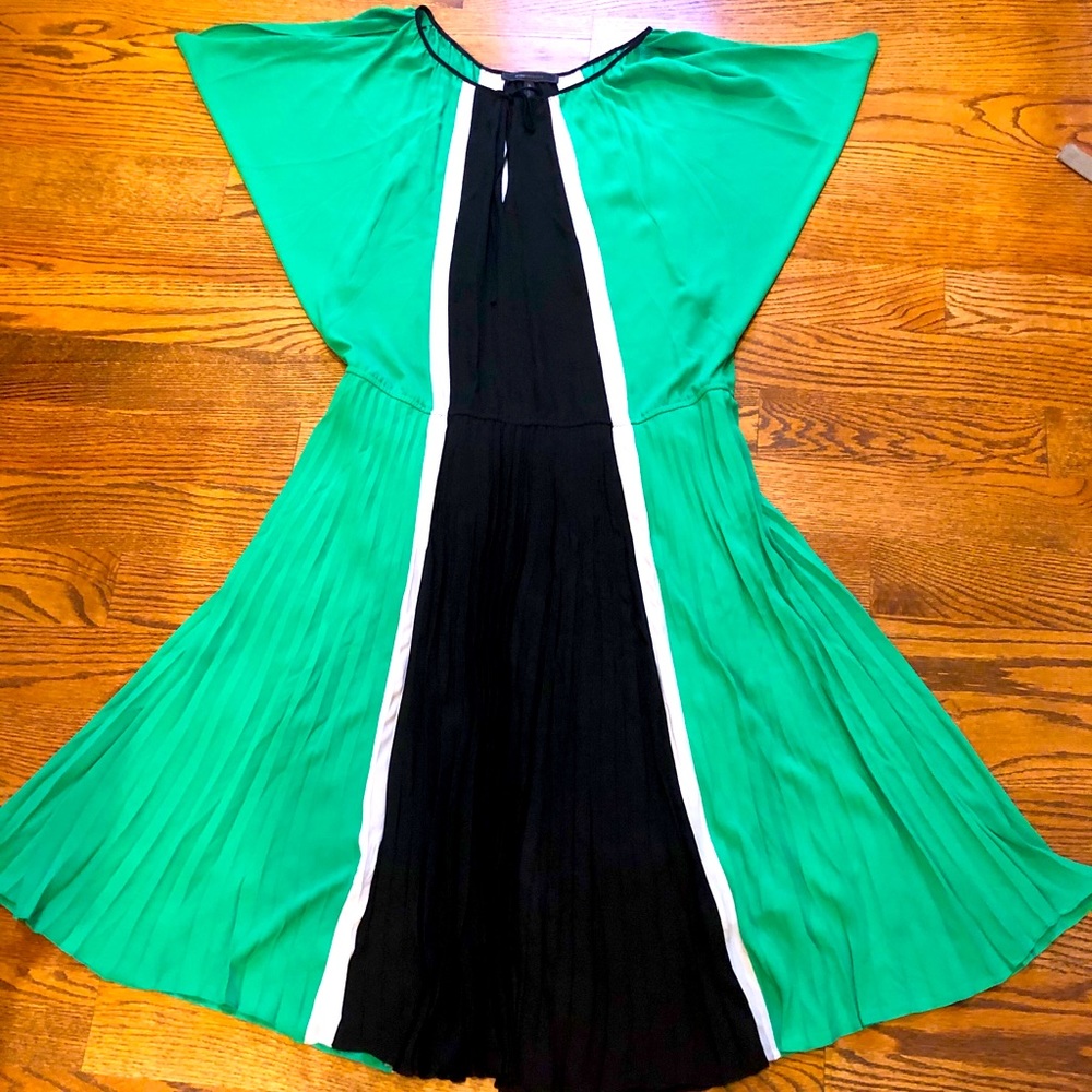 Showstopper dress in bright green!